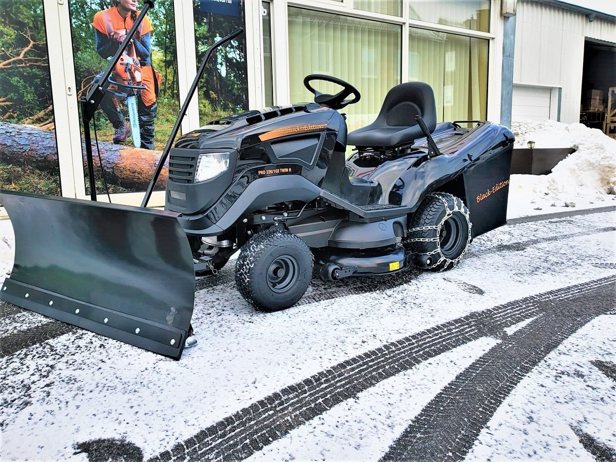 Tracteur tondeuse Black Edition Pro 226/102 Twin H avec pack hiver 120 Plus