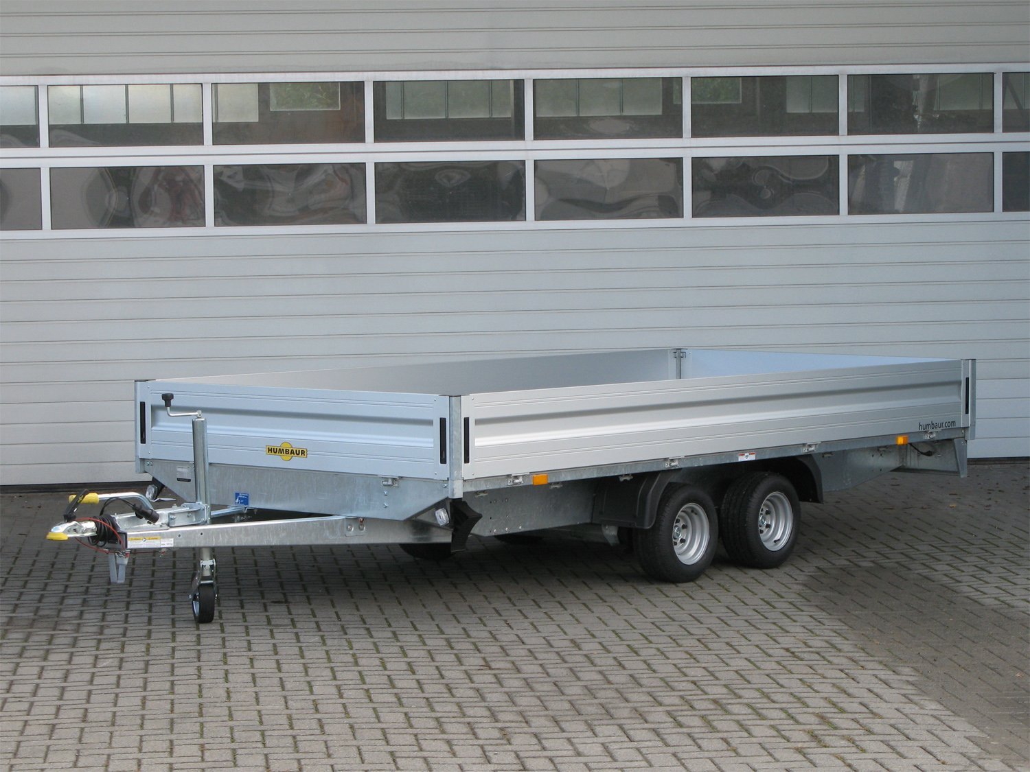 Remorque plateau Humbaur HN254118 2500 kg avec 12 anneaux d’arrimage