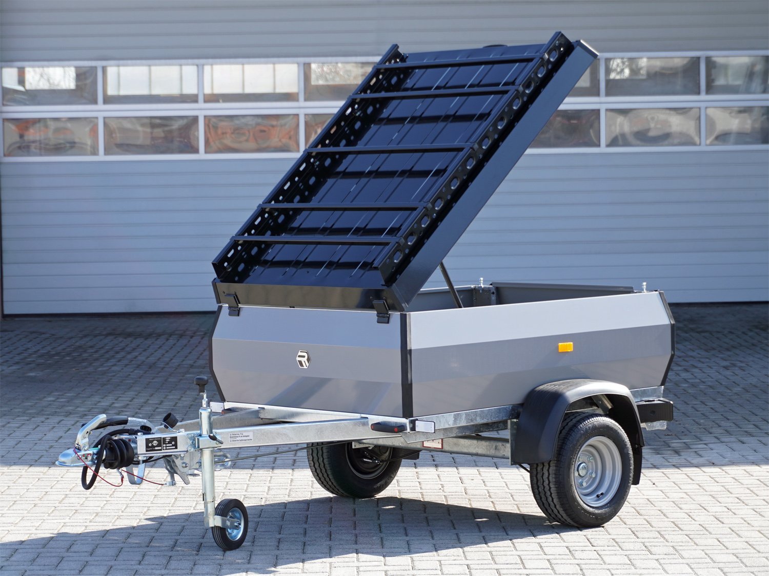 Remorque utilitaire STEMA RETRO ADVANCED 750 DELUXE avec couvercle et galerie