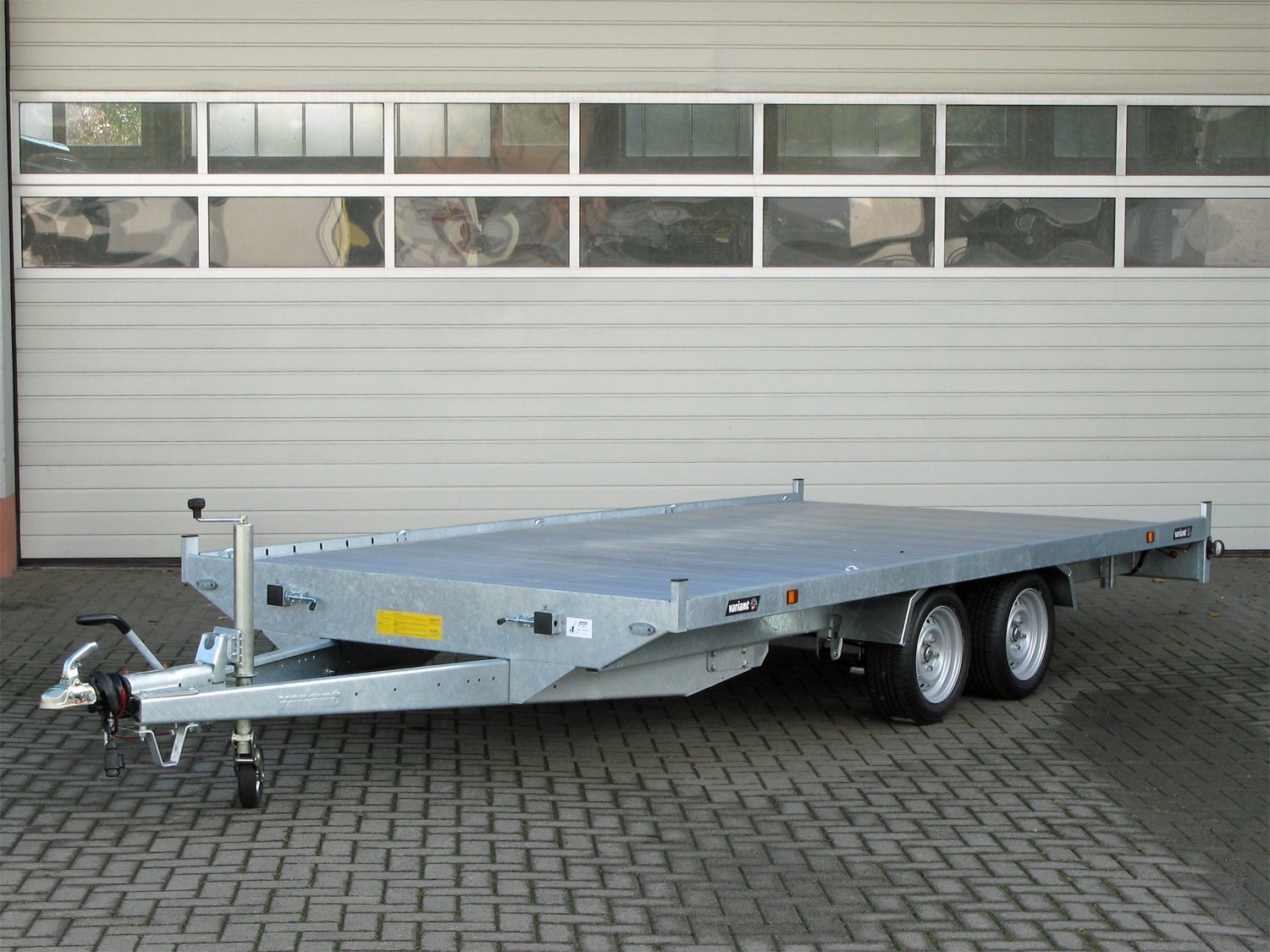 Remorque utilitaire Variant 3021 L4 à suspension parabolique avec plancher aluminium et rampes